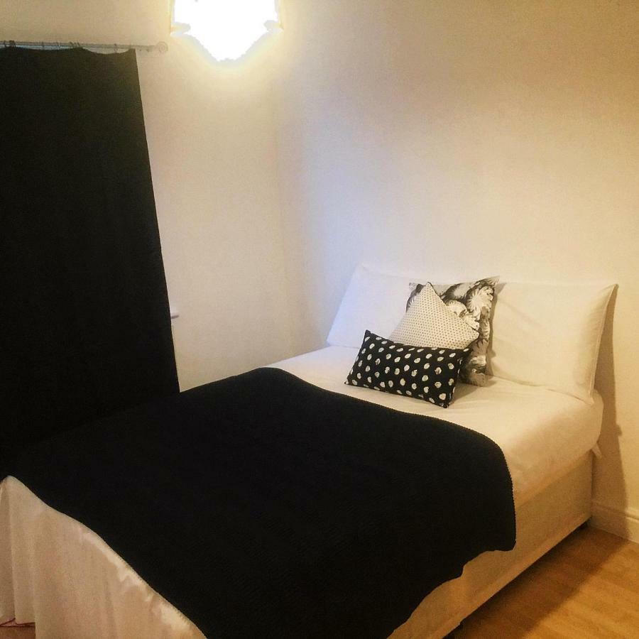 North London Cottage Екстериор снимка
