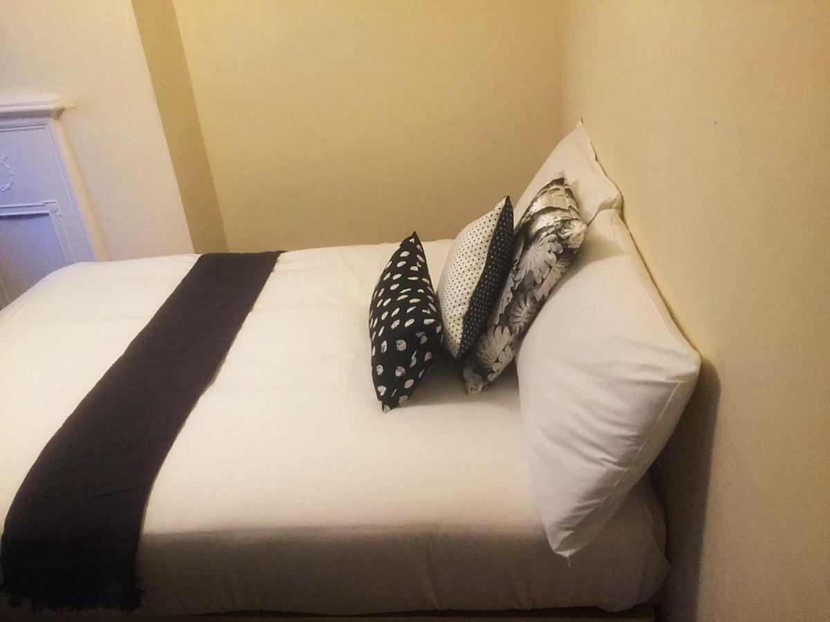 North London Cottage Екстериор снимка