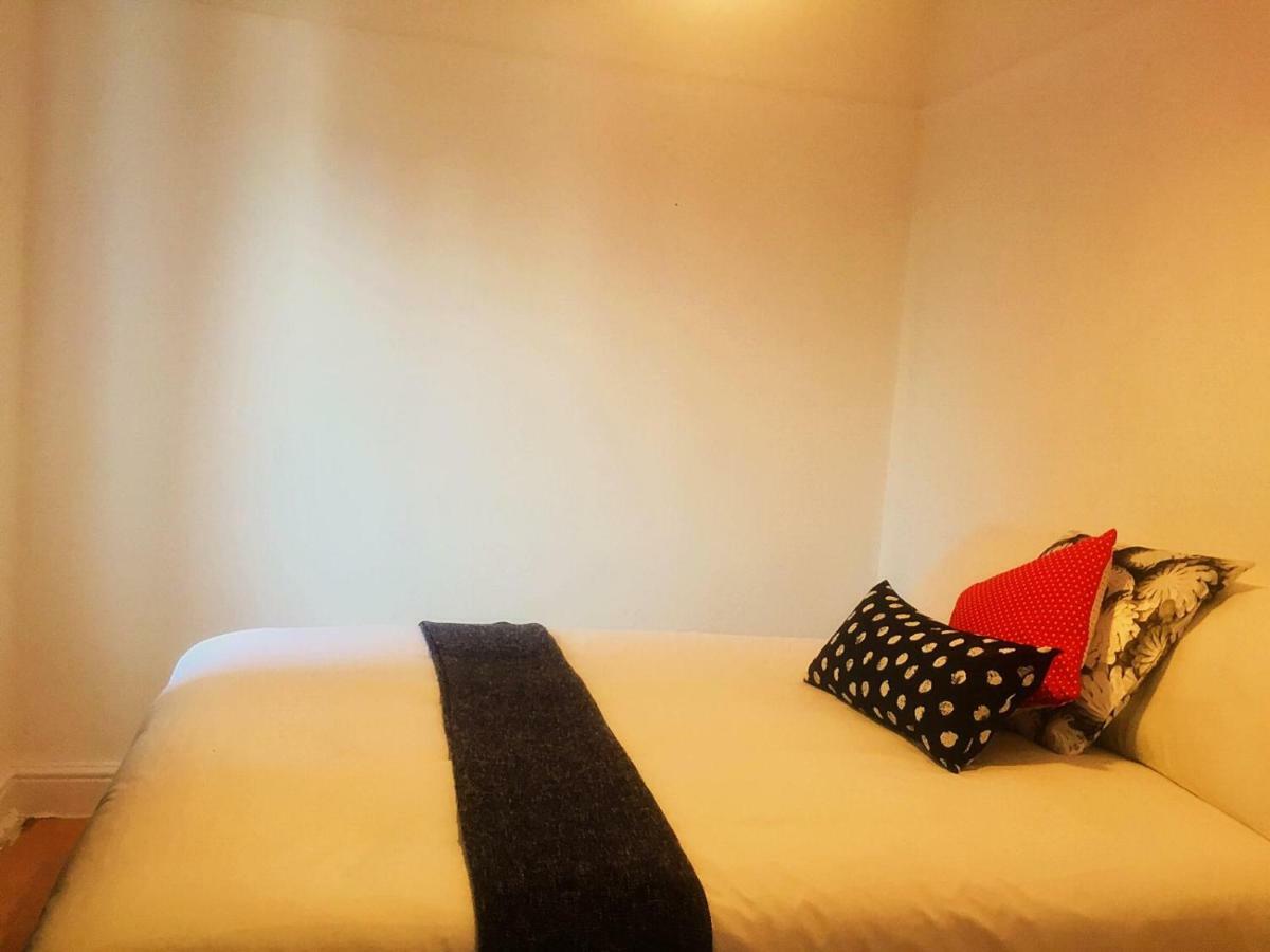 North London Cottage Екстериор снимка