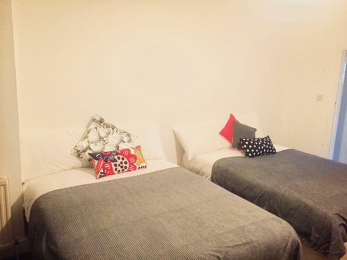North London Cottage Екстериор снимка