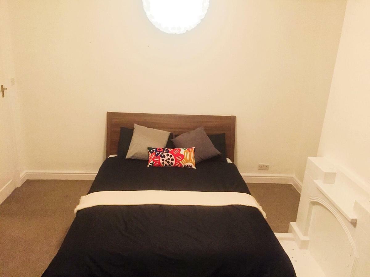 North London Cottage Екстериор снимка