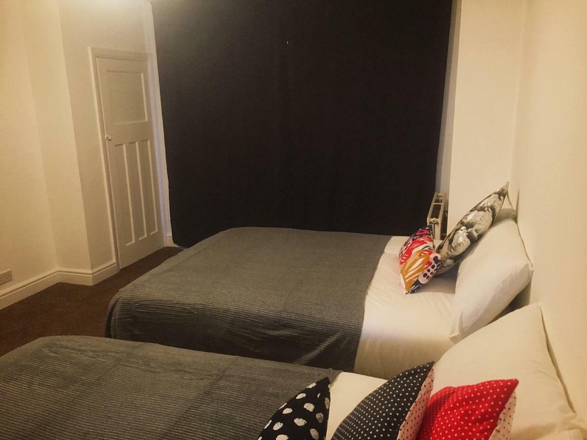 North London Cottage Екстериор снимка
