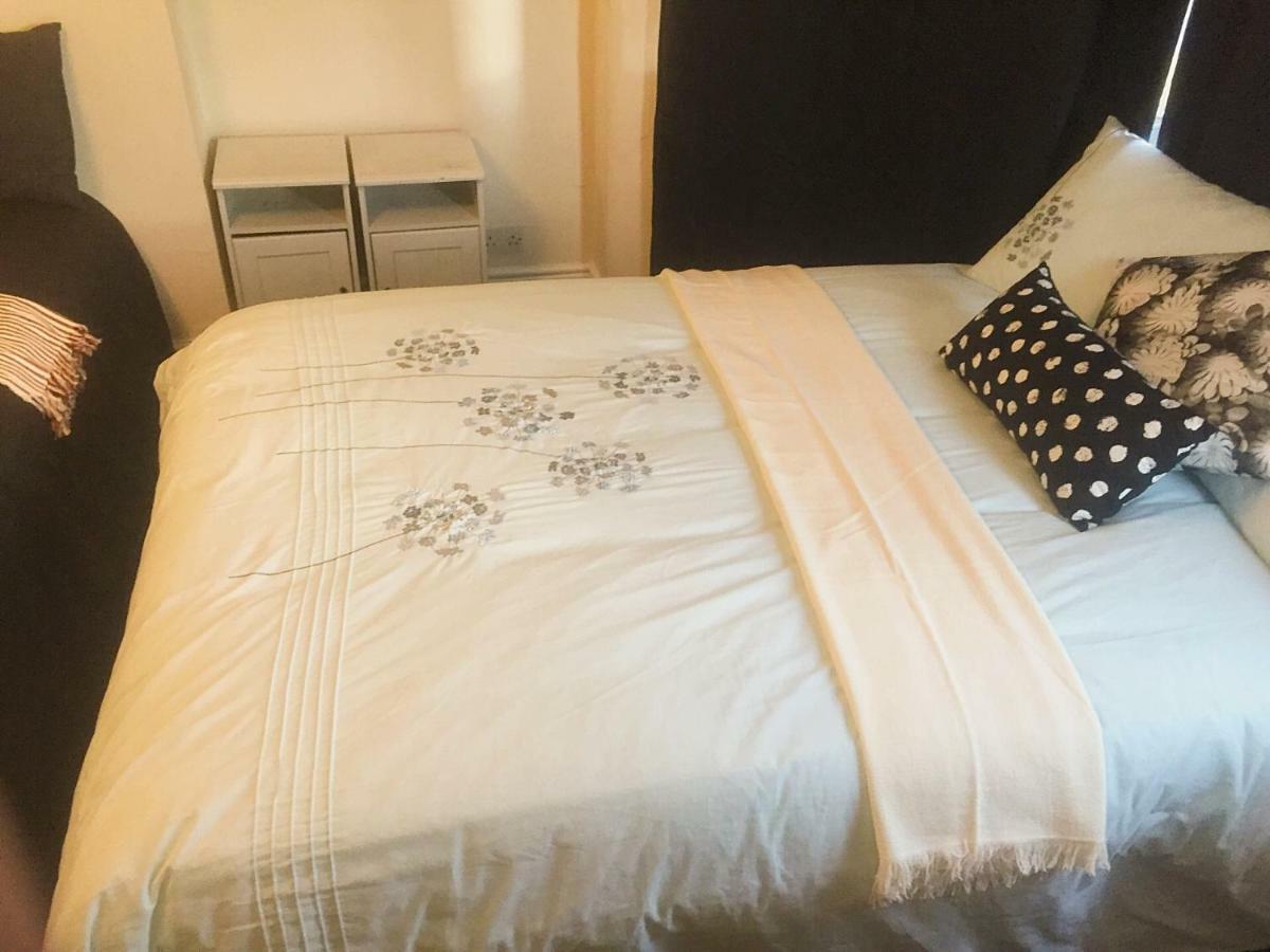 North London Cottage Екстериор снимка