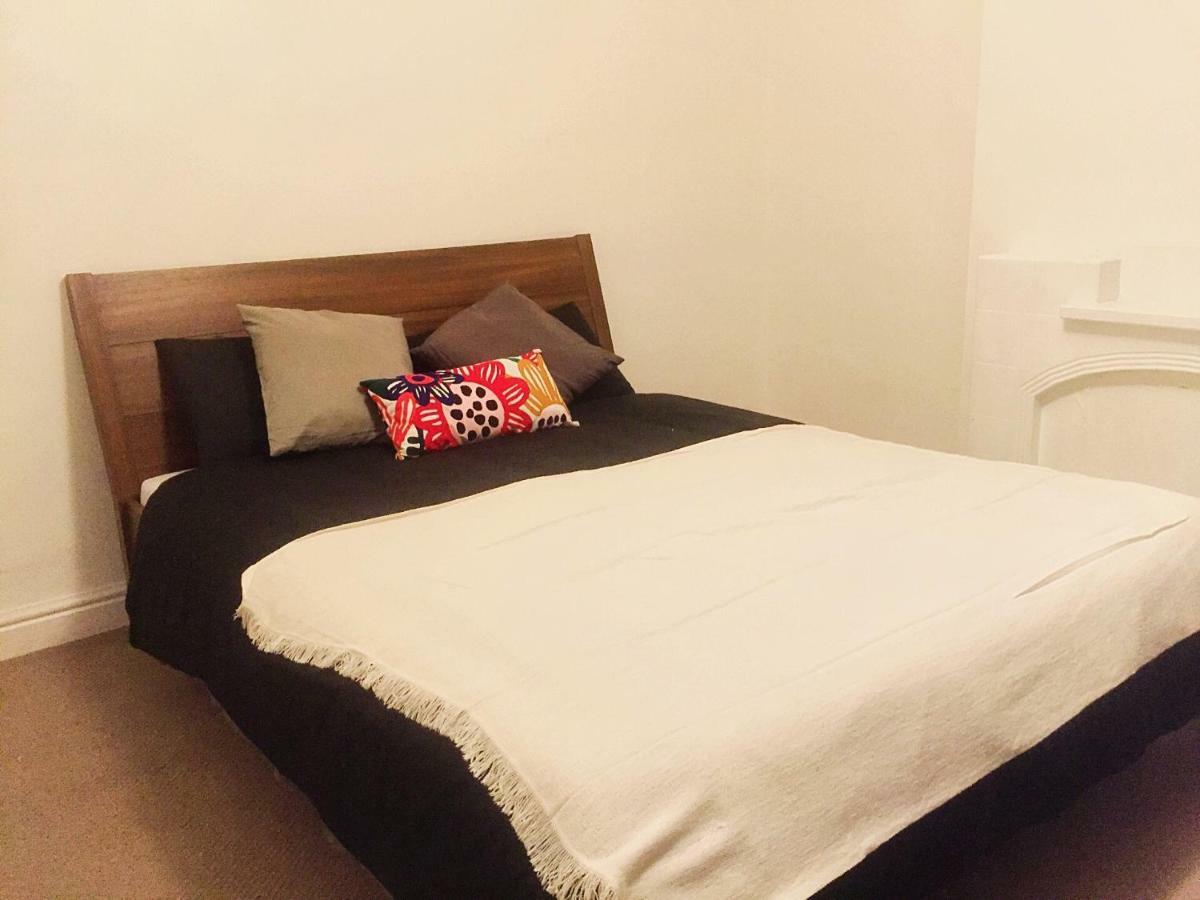 North London Cottage Екстериор снимка