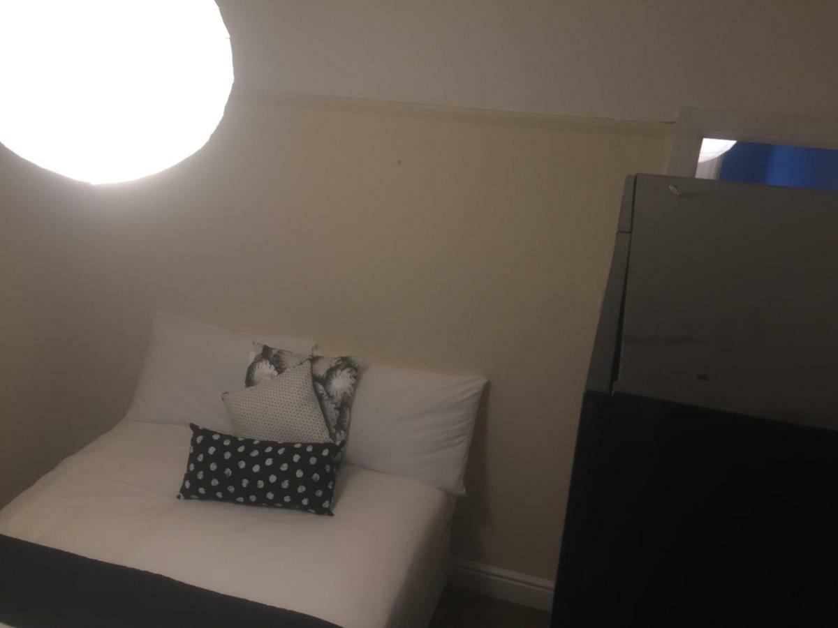 North London Cottage Екстериор снимка