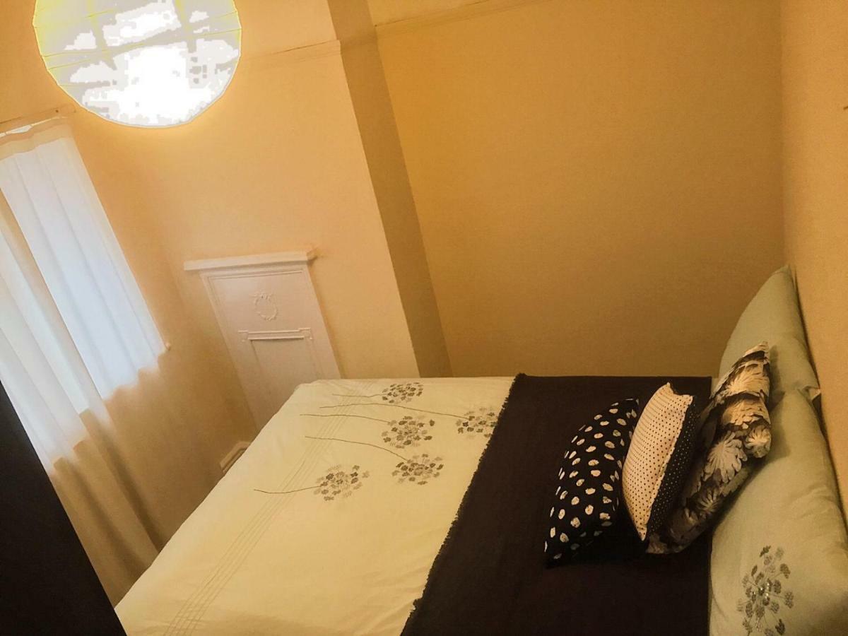 North London Cottage Екстериор снимка