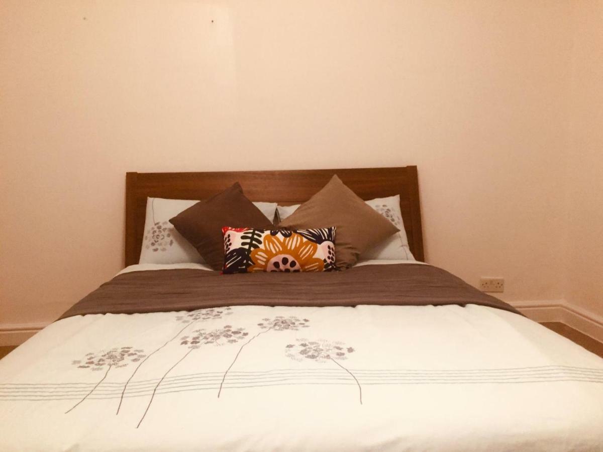 North London Cottage Екстериор снимка